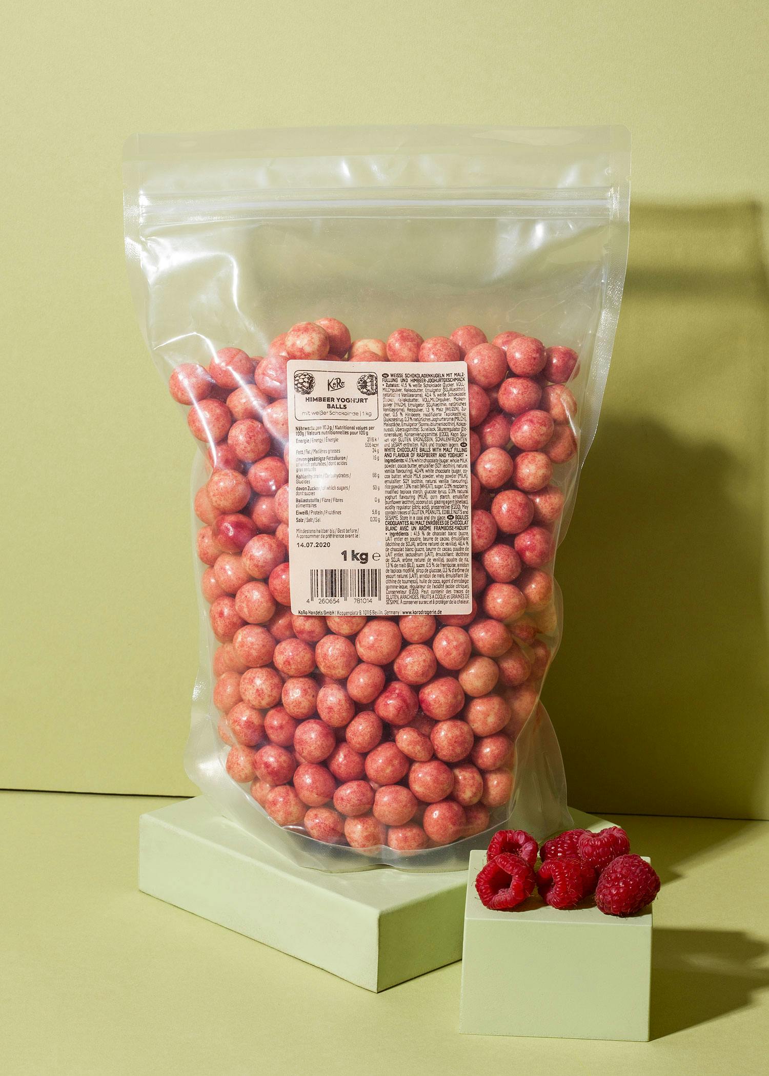 Crispy raspberry balls with white chocolate 1kg