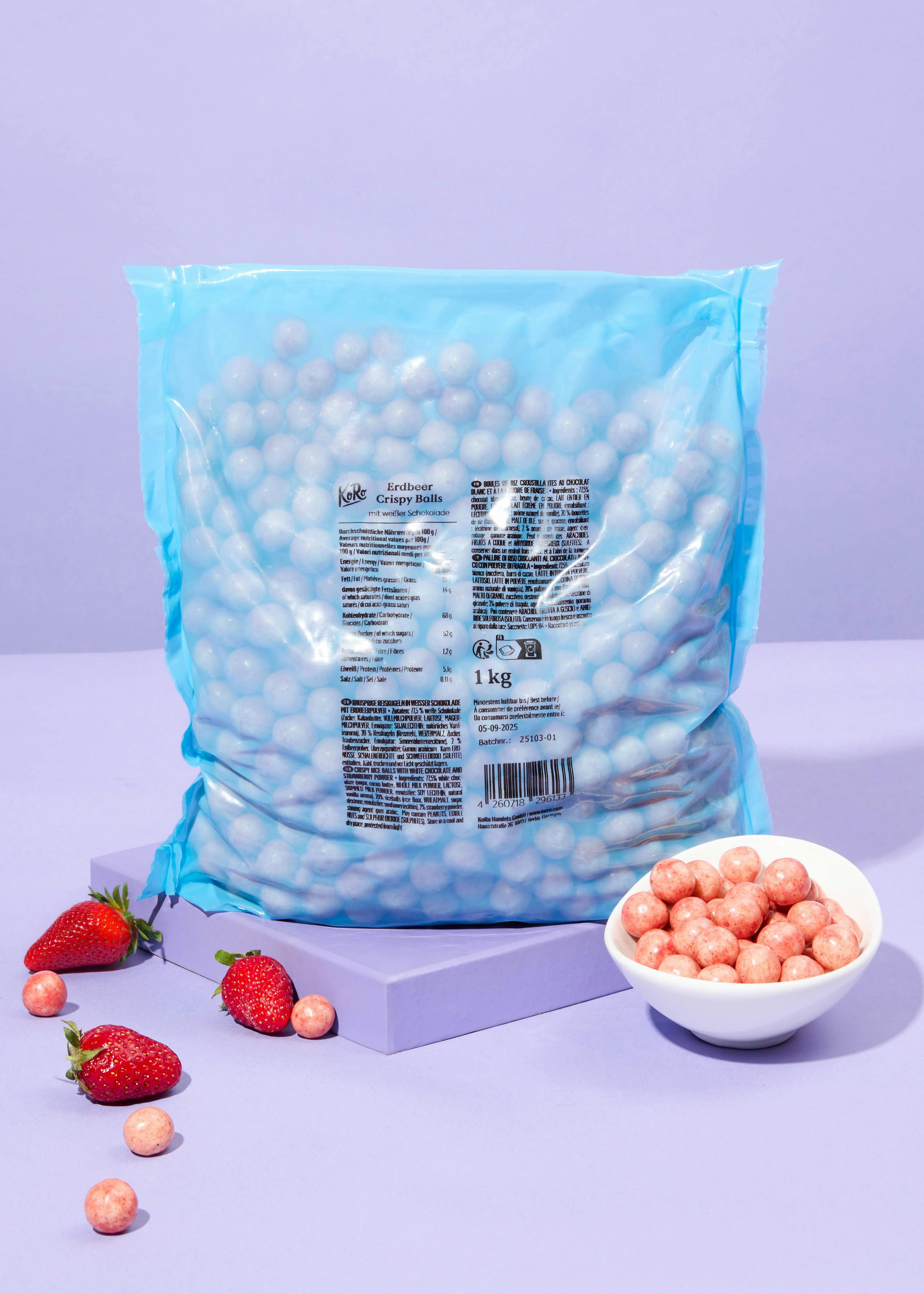 Crispy rice balls covered in white chocolate and strawberry powder 1kg