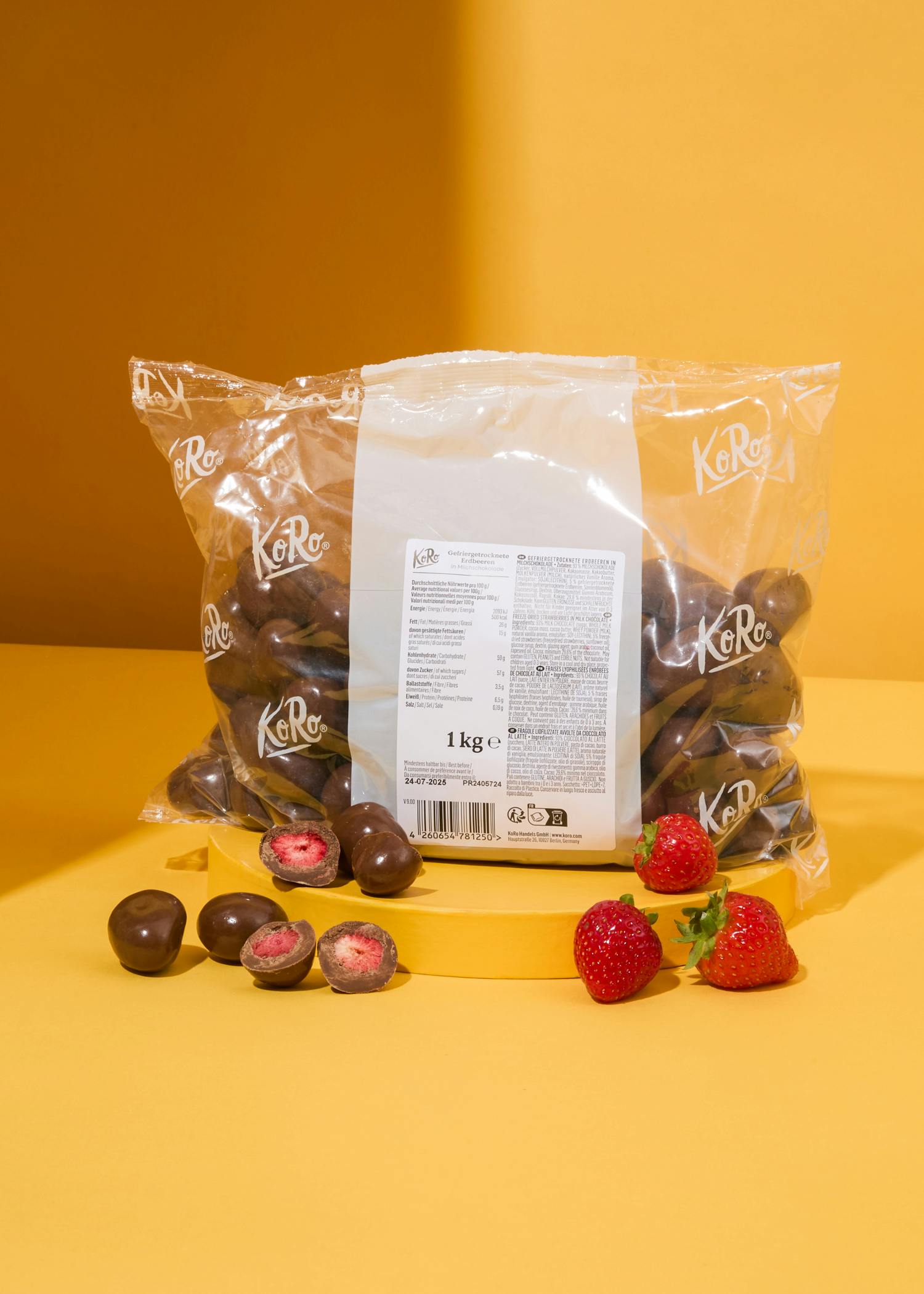 Freeze-dried strawberries in whole milk chocolate 1kg